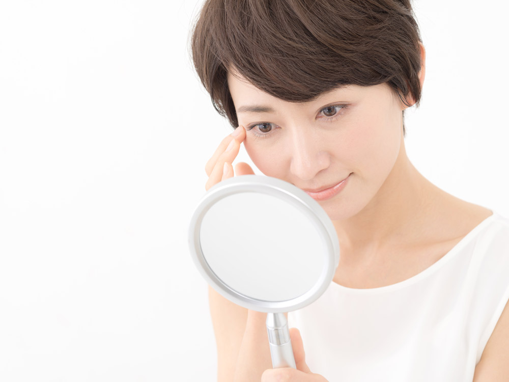 40代でも安心してできるクマ取りとは？目元が変われば印象も変わる！